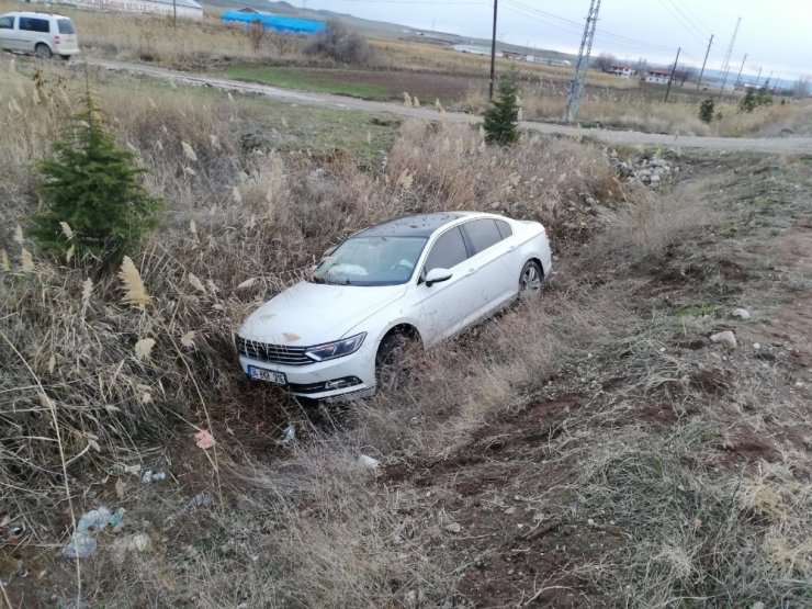 Çorum’da otomobil şarampole uçtu: 2 yaralı