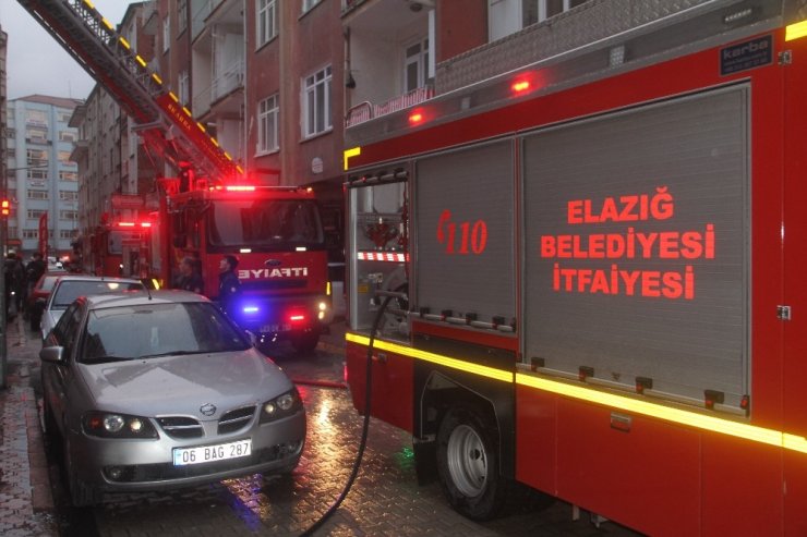 Elazığ’da çatı yangını