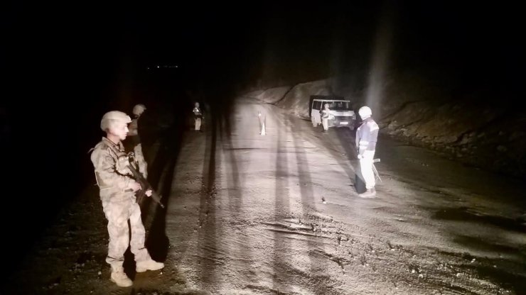 Elazığ’da jandarma,yıl başı uygulamasında toz esrar ele geçirdi