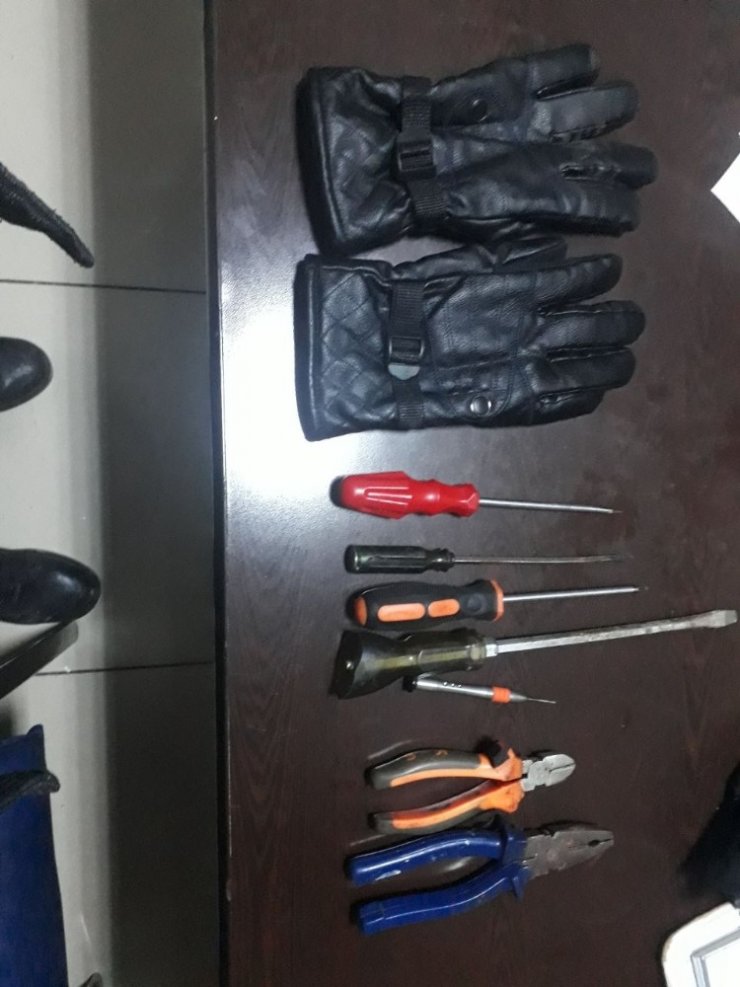 Akü hırsızı suçüstü yakalandı
