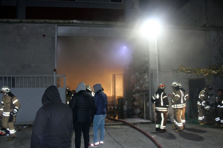 Hadımköy’de korkutan fabrika yangını