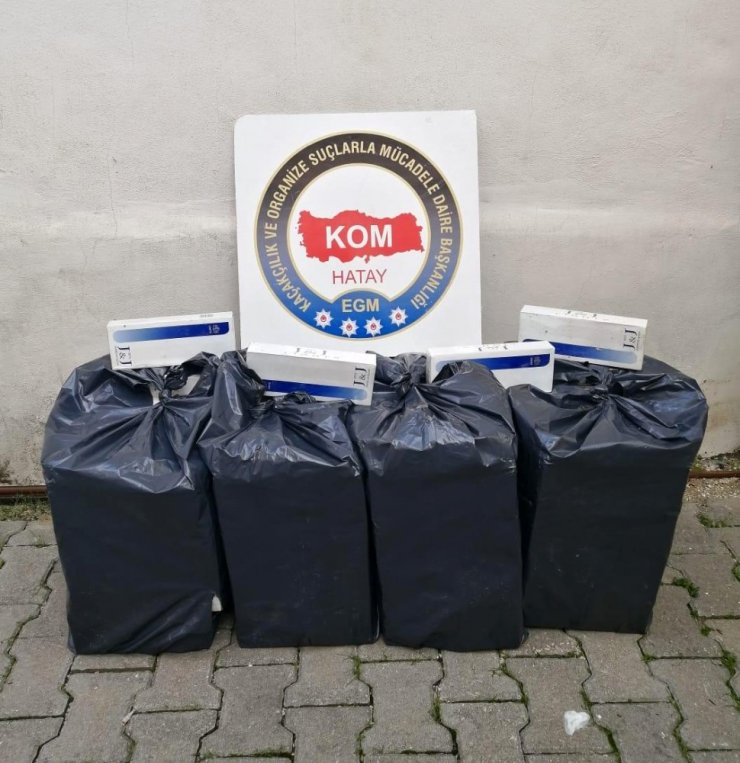Minibüsten 2 bin paket kaçak sigara ele geçirildi