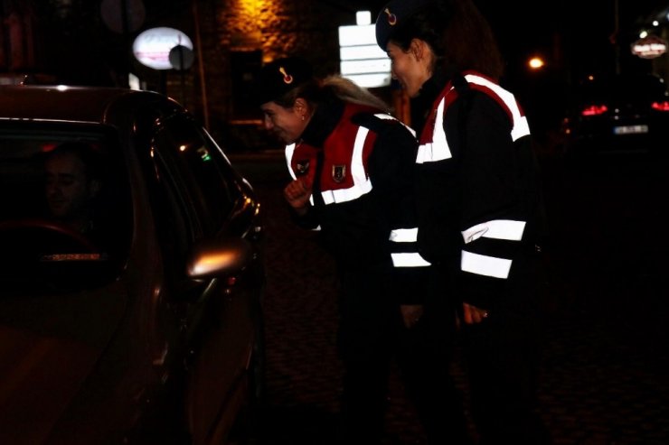 Elazığ’da jandarma,yıl başı uygulamasında toz esrar ele geçirdi