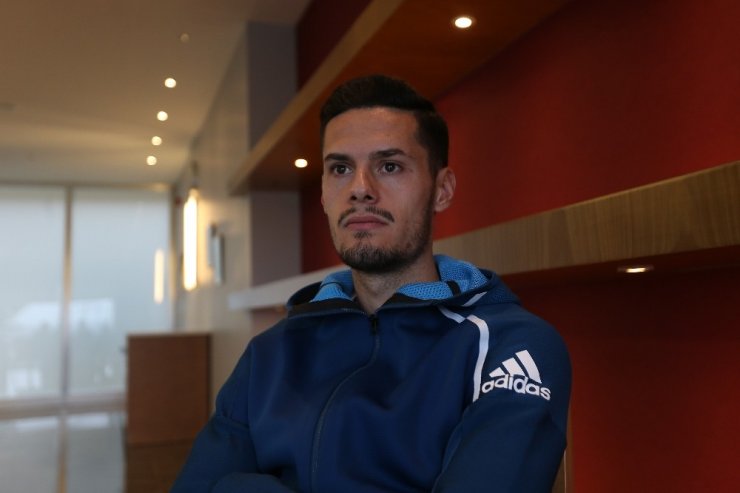 Haris Hajradinovic: "Asker selamına olumsuz bir şey söylenemez"