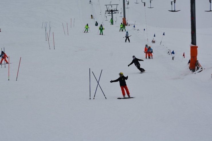 Isparta’da Kayakçılar kıyasıya yarıştı