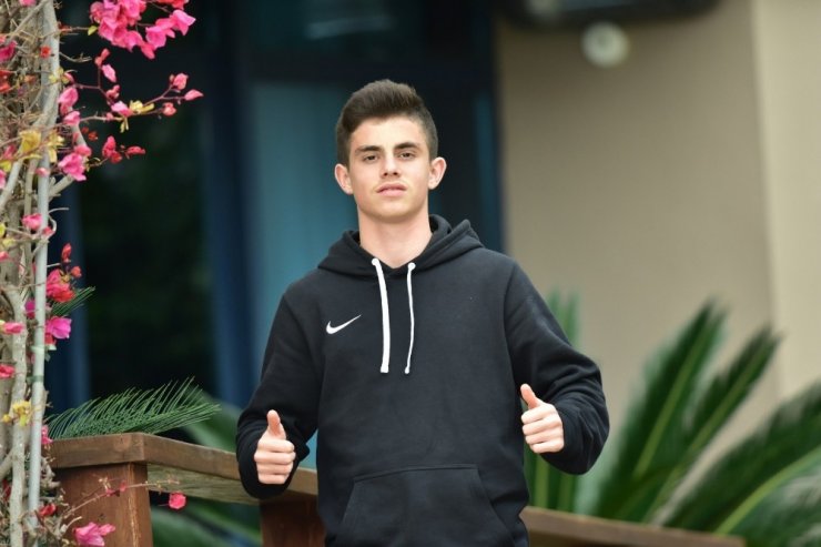 Kerem Yiğit’in en büyük hayali İngiltere’de futbol oynamak