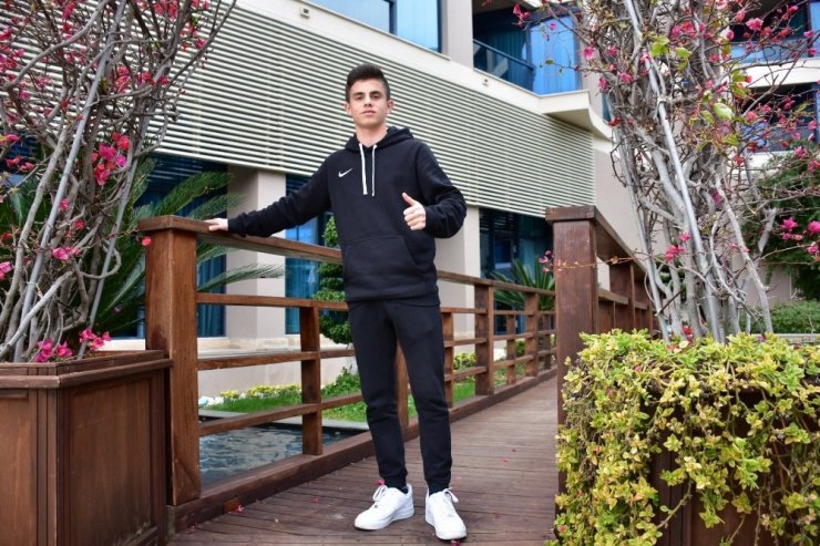Kerem Yiğit’in en büyük hayali İngiltere’de futbol oynamak