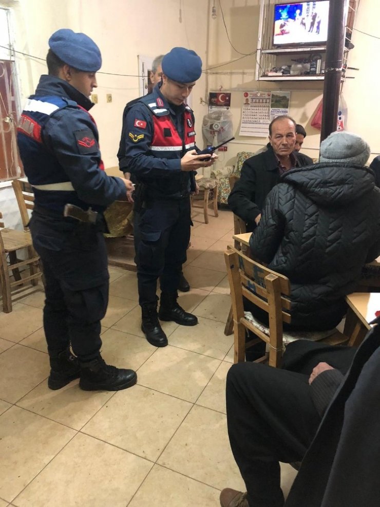 Mersin’de jandarma ekipleri sabaha kadar görev yaptı