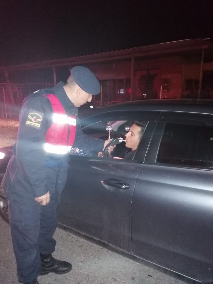 Mersin’de jandarma ekipleri sabaha kadar görev yaptı