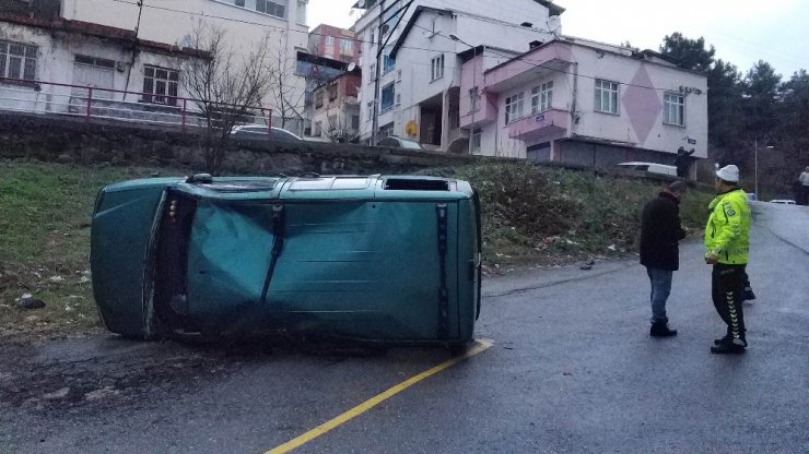 Samsun’da dolmuş takla attı: 3 yaralı