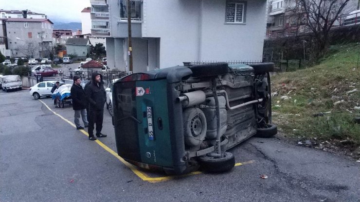 Samsun’da dolmuş takla attı: 3 yaralı