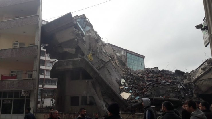 Siirt’te tehlikeli yıkım