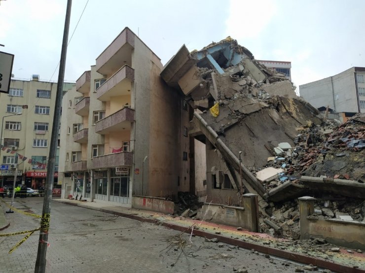 Siirt’te tehlikeli yıkım