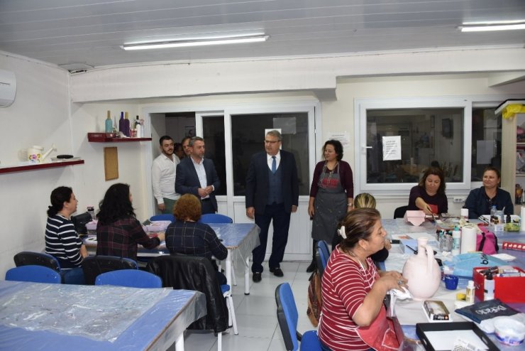 Kurslara katılan binlerce kadın ev ekonomilerine katkı sağladı