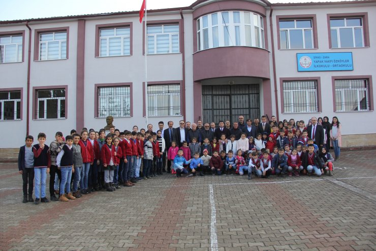 Zara'da öğrencilere yeni yıl hediyesi