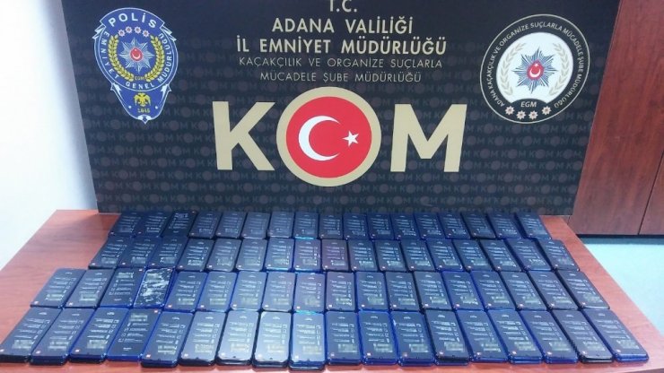 Bidonlardan 300 bin liralık kaçak cep telefonu çıktı
