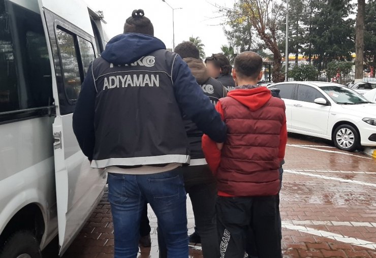 Uyuşturucu satıcıları adliyeye sevk edildi