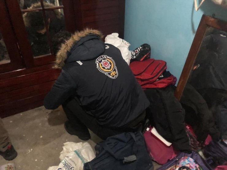 Ankara’da yabancı uyruklu uyuşturucu satıcılarına şafak operasyonu: 10 gözaltı