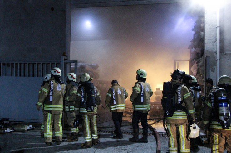 GÜNCELLEME - Arnavutköy'de kumaş fabrikasında yangın