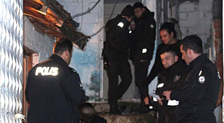 Edremit’te polis operasyonla aranan 4 kişiyi yakaladı
