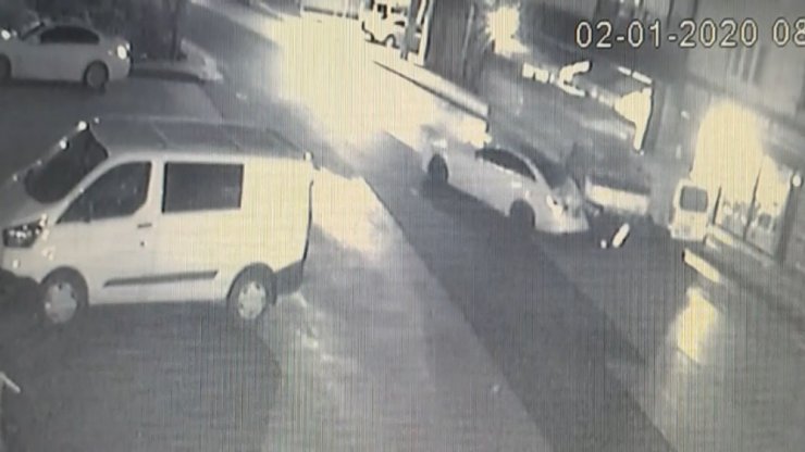 Bursa’da freni boşalan kamyonet 4 aracı biçti...O anlar kamerada