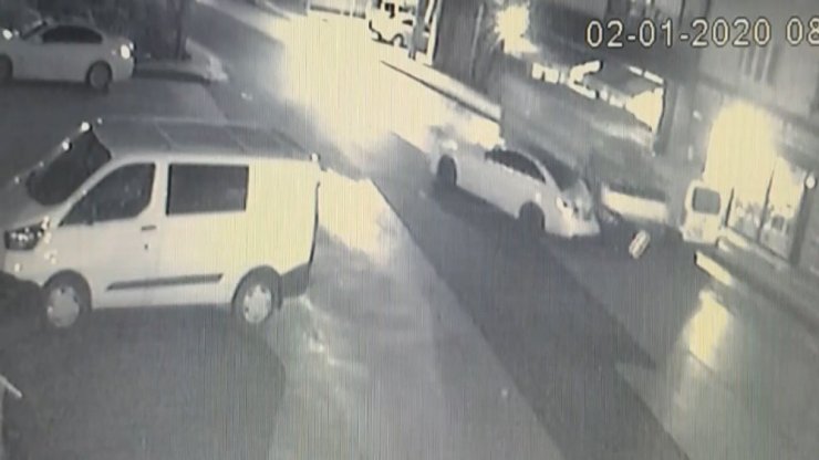Bursa’da freni boşalan kamyonet 4 aracı biçti...O anlar kamerada