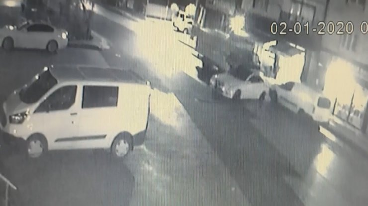 Bursa’da freni boşalan kamyonet 4 aracı biçti...O anlar kamerada