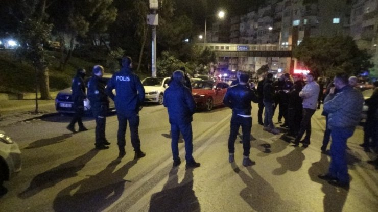İzmir’de silahlı saldırının ortasında kalan 2 kişi öldü