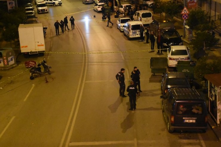 İzmir’de silahlı saldırının ortasında kalan 2 kişi öldü