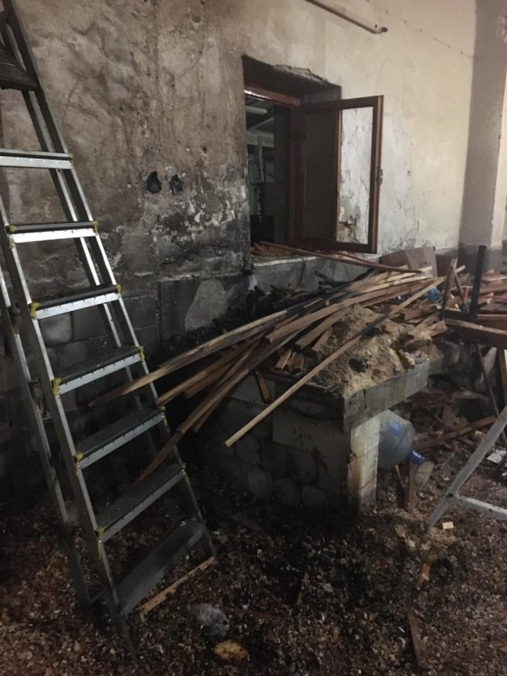 Marangoz atölyesinde çıkan yangın, büyümeden söndürüldü