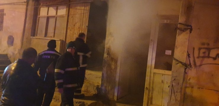Marangoz atölyesinde çıkan yangın, büyümeden söndürüldü