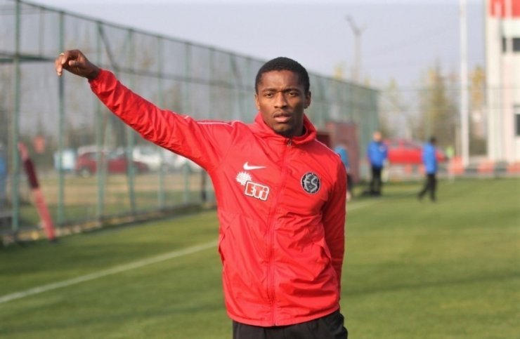 Transferin gözde ismi Jesse Sekidika Eskişehirspor kampına dahil edildi