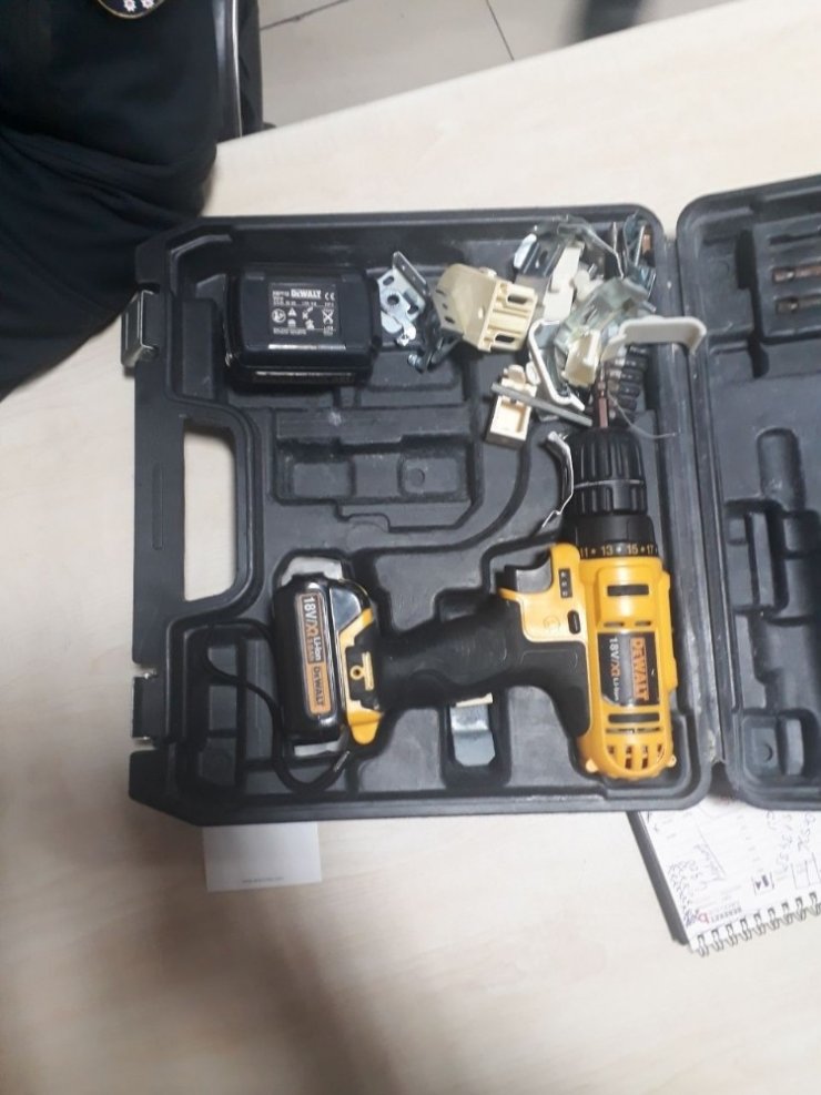 Oyuncak ve matkap seti hırsızları yakalandı