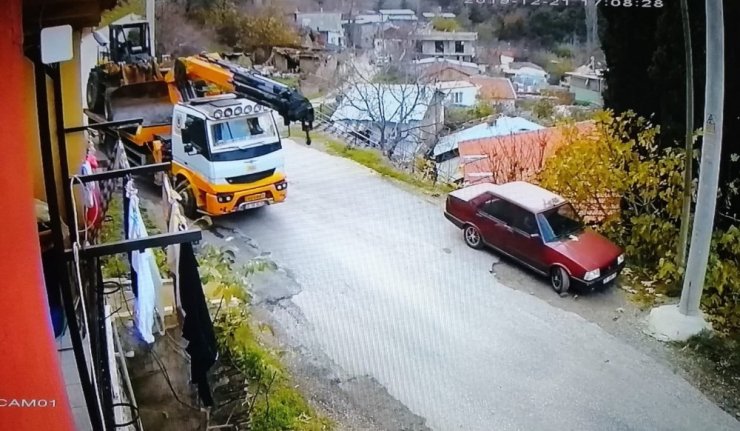 İzmir’de iş makinesi çaldığı iddia edilen şüpheli yakalandı
