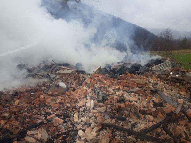 Kastamonu’da yaşlı adam, çıkan yangında hayatını kaybetti