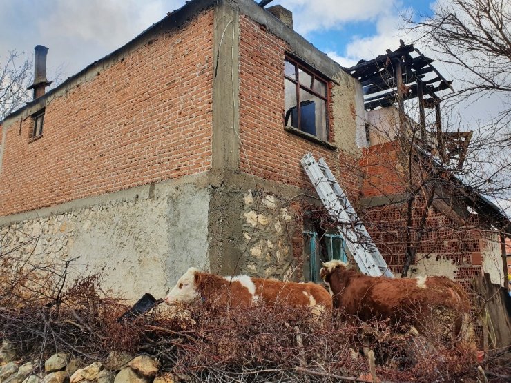 Cezaevine görüşe giden ailenin evinde şüpheli yangın