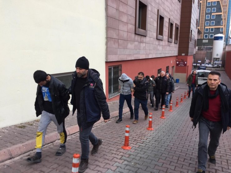 DEAŞ operasyonunda gözaltına alınan 9 kişiden 5’i adliyeye sevk edildi