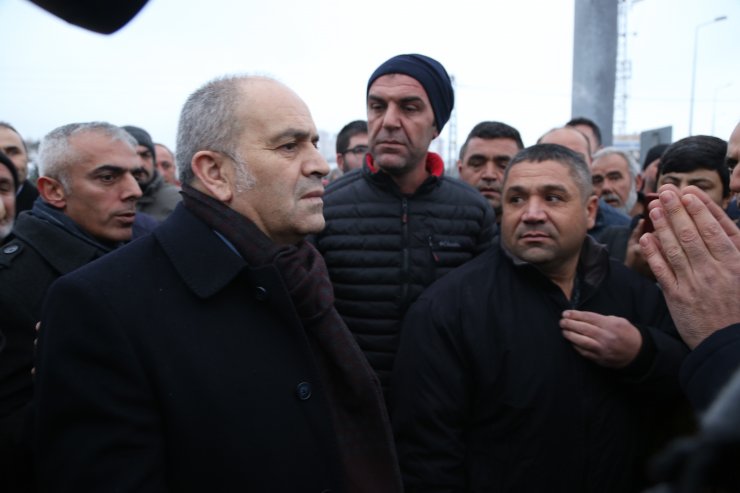 Nevşehir'de nakliyeciler kara yolunu trafiğe kapattı