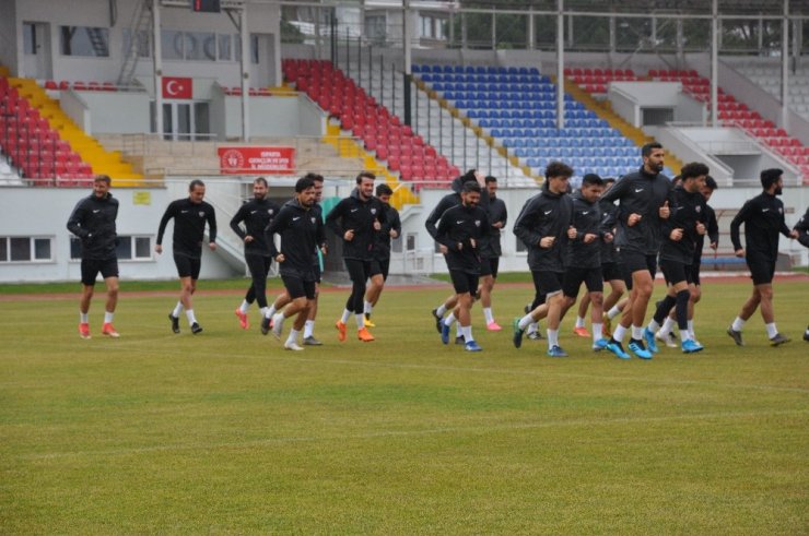 Isparta 32 Spor’un Antalya kampı başladı