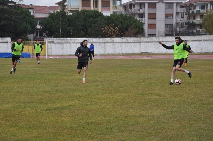 Isparta 32 Spor’un Antalya kampı başladı