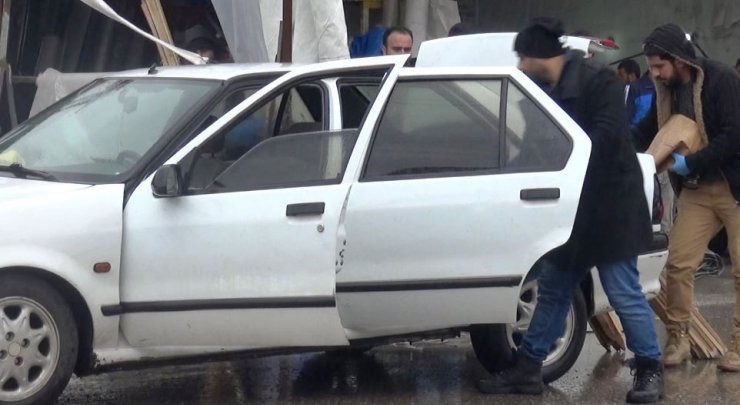 Araçtaki iki kardeşe silahlı saldırı: 1 ölü, 1 yaralı