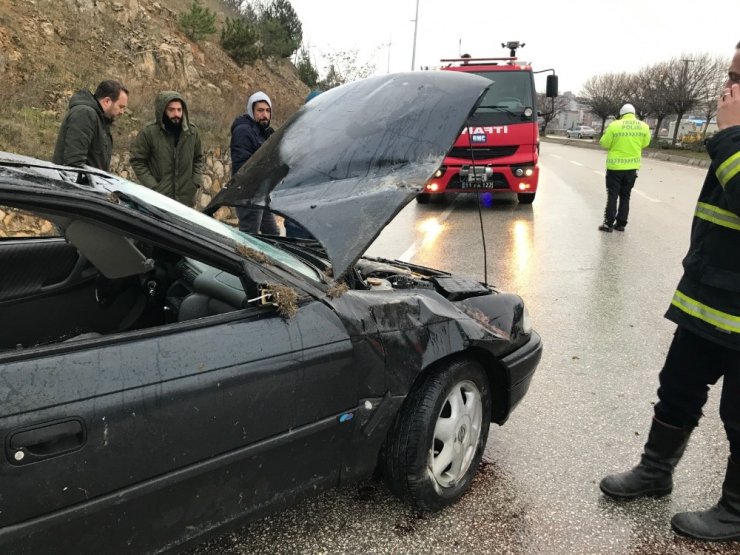 Seyir halindeki otomobil takla attı, sürücüsü yaralandı
