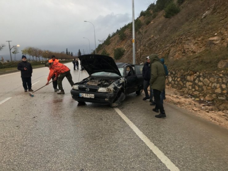 Seyir halindeki otomobil takla attı, sürücüsü yaralandı