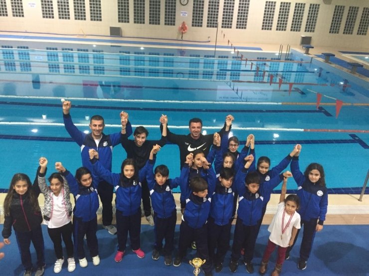 Söke Yüzme Gençlik ve Spor Kulübü Takımı il ikincisi oldu