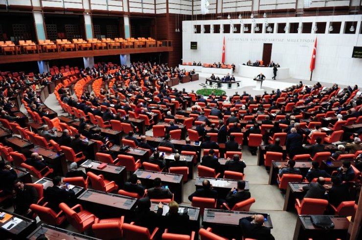 TBMM Genel Kurulunda Libya’ya asker gönderilmesine ilişkin tezkere kabul edildi. Tezkereye 325 kabul, 184 ret oyu verildi.