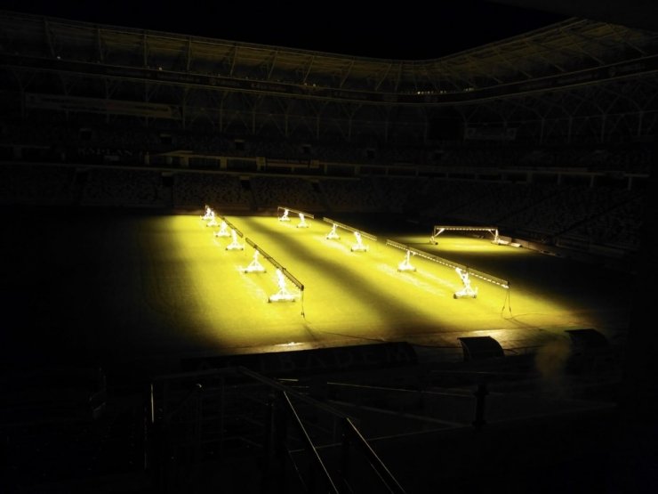 Yeni Malatyaspor stat zeminini bakıma aldı