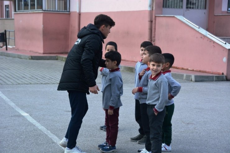 Yunusemre minik yeteneklerin peşinde