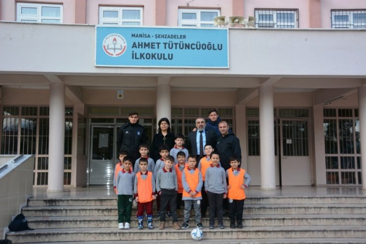 Yunusemre minik yeteneklerin peşinde
