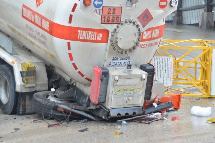 El freni çekilmeyen tanker askıda kaldı