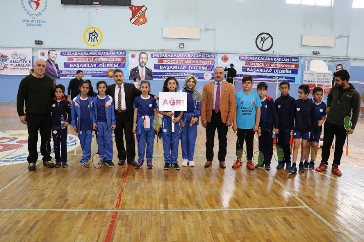 Ağrı’da ANALİG Badminton grup müsabakaları başladı